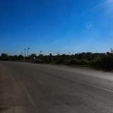 Alla prima rotonda giriamo su via delle Margherite per ritrovarci dopo qualche centinaio di metri davanti al cancello dell�area verde, situata sulla destra della strada
